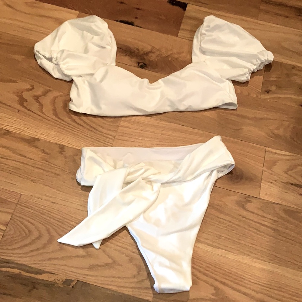 NWT SwimGirls White Knot Puff Sleeve Two Piece